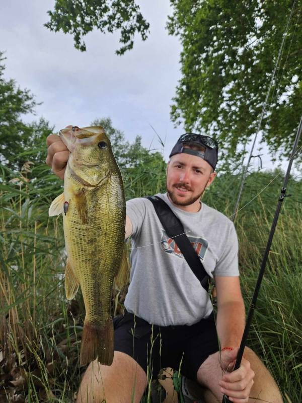 Pêche dans le canal du midi à Toulouse