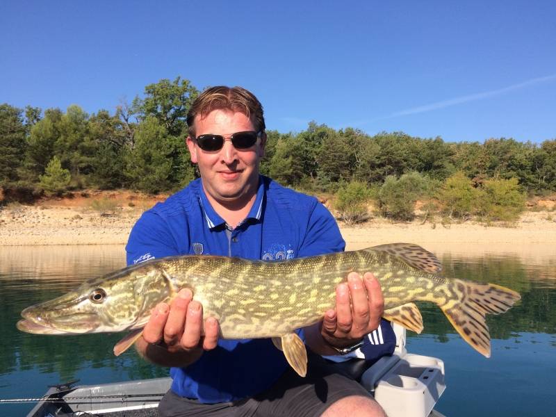 Pêche des carnassiers dans le Verdon