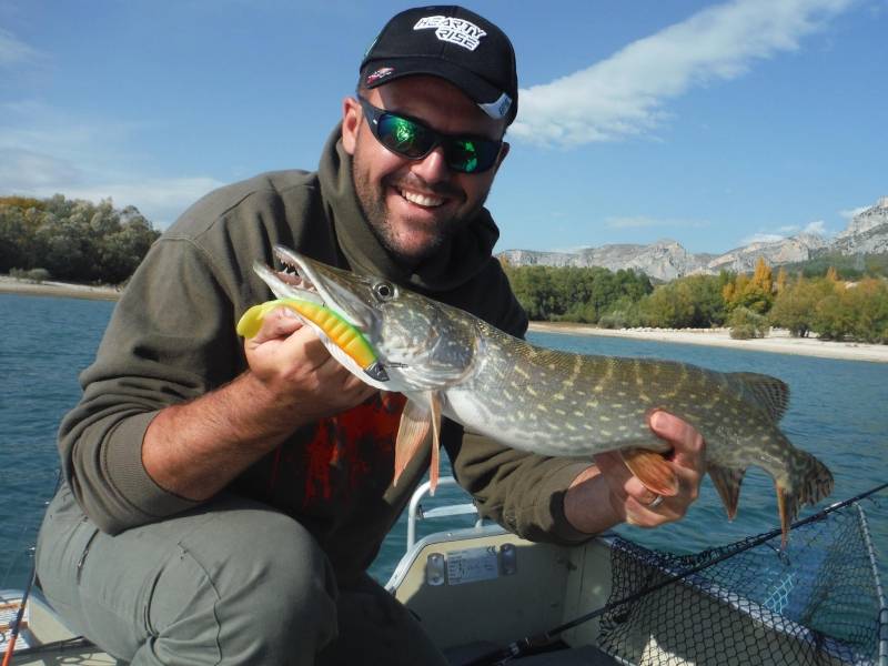 Pêche des carnassiers sur le lac de Serre-Ponçon