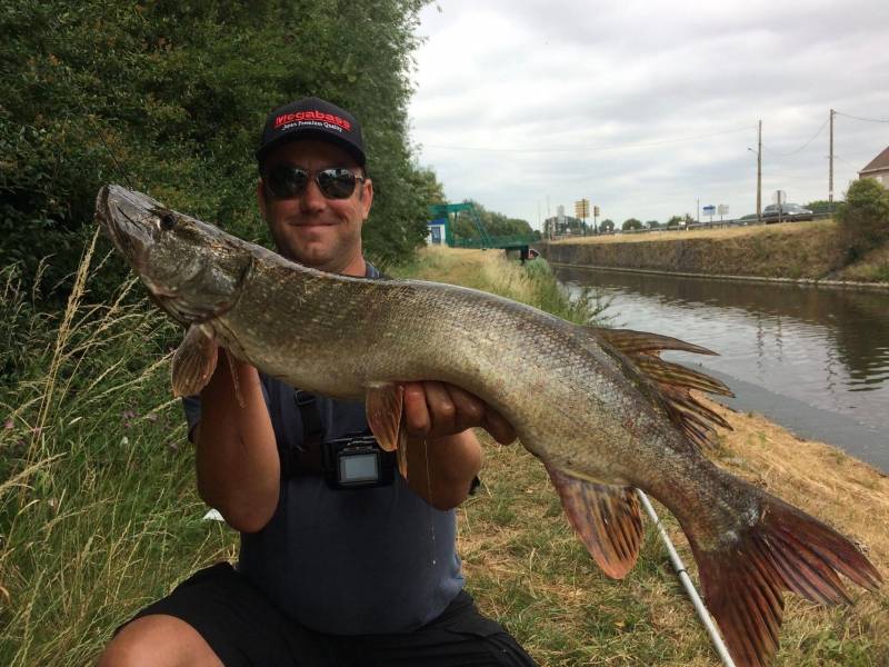 Fishing in holland canals