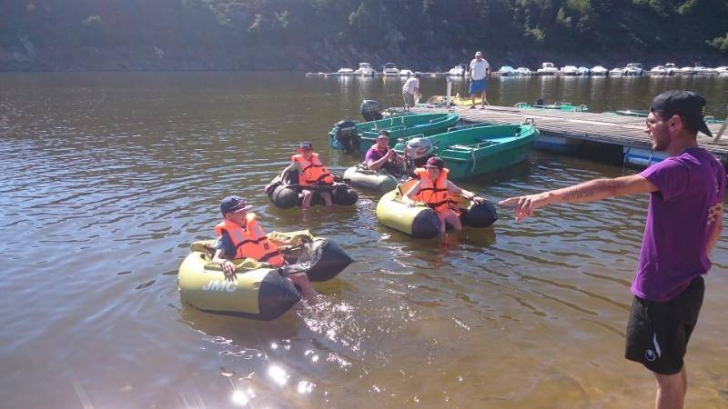 Pêcher en float-tube en Haute-Loire : bienvenue au Lac de St Front