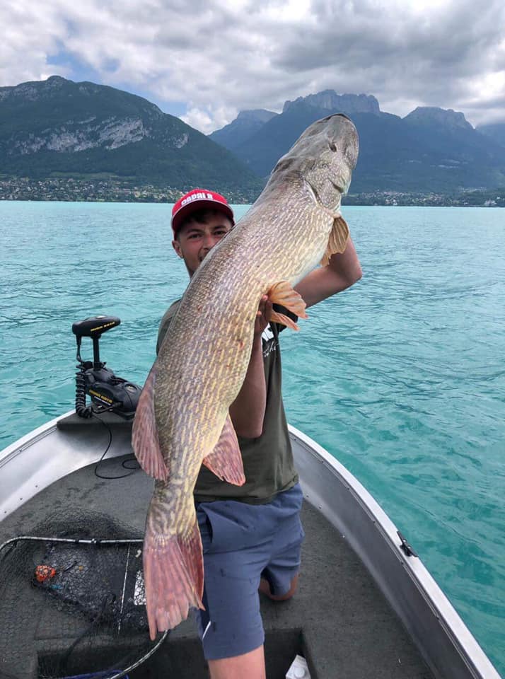 Top 10 : brochet record de 134,5 cm pris par Benjamin Zill en lac Alpin