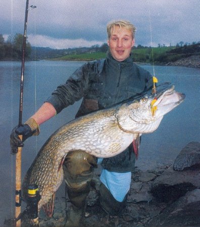 Top 4 : Brochet de 137 cm pris par Philippe COSTE et Arnaud FOISSAC sur le Lac de barrage de Pareloup