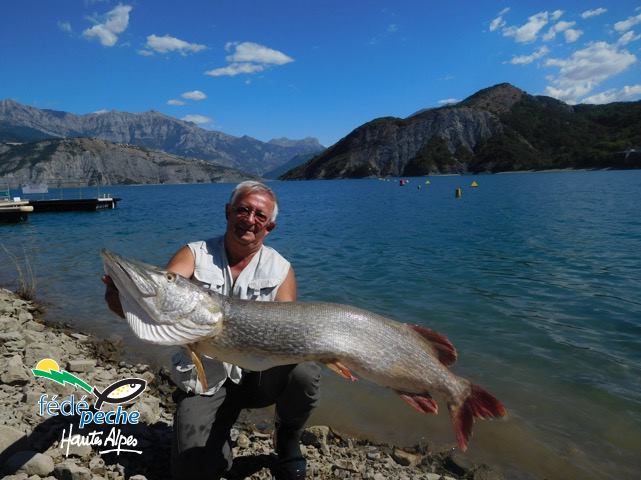 Top 9 : Brochet record de 134,8 cm pris Vincent Guion au lac de Serre Ponçon