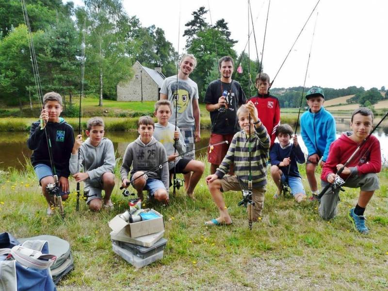 Camp pêche pour jeunes dans le Puy-de-Dôme