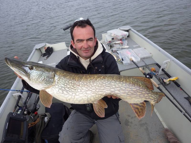 Pike fishing day on Lake Charpal