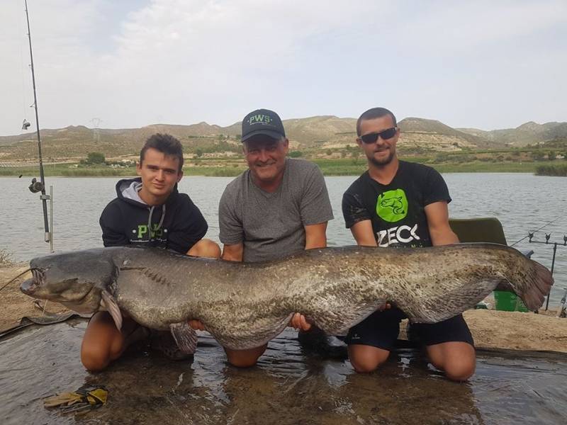 Catfish fishing at Méquinenza OCP CAMP