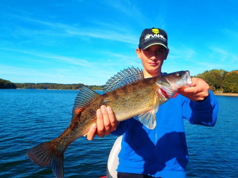 Carnivore fishing on Lake Pareloup