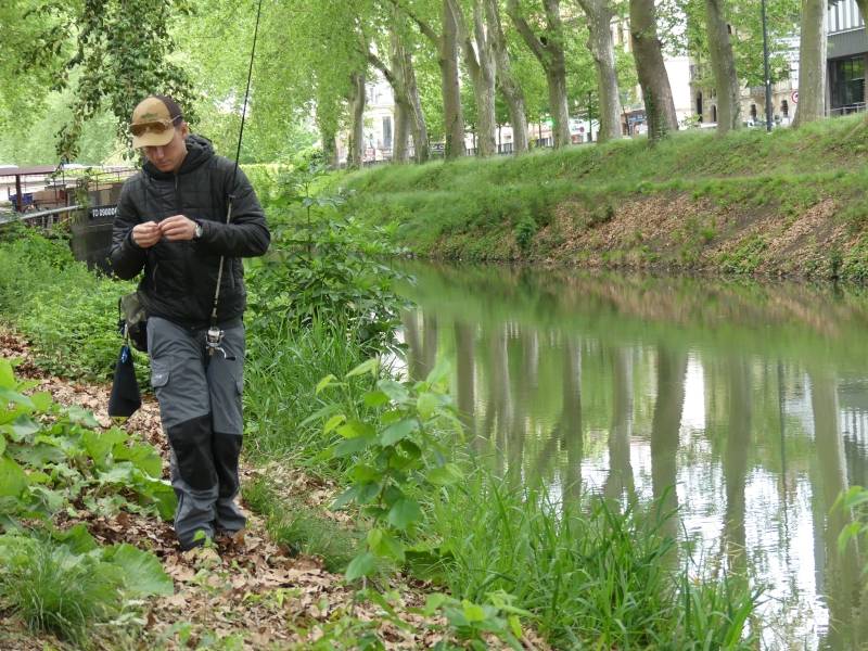 Fishing on the Canal du Midi in Toulouse