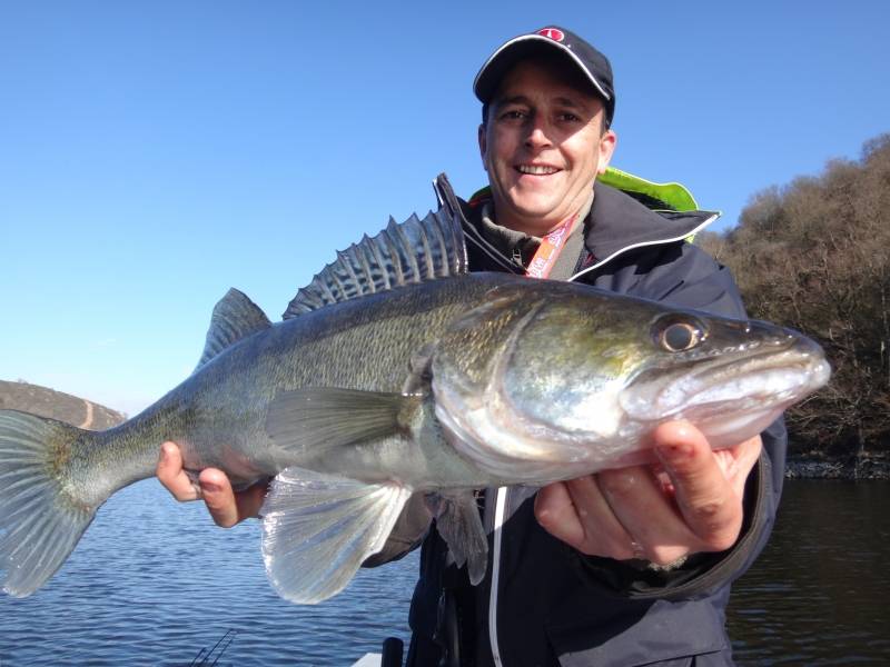 Pêche des carnassiers sur les lacs de barrage du Massif Central