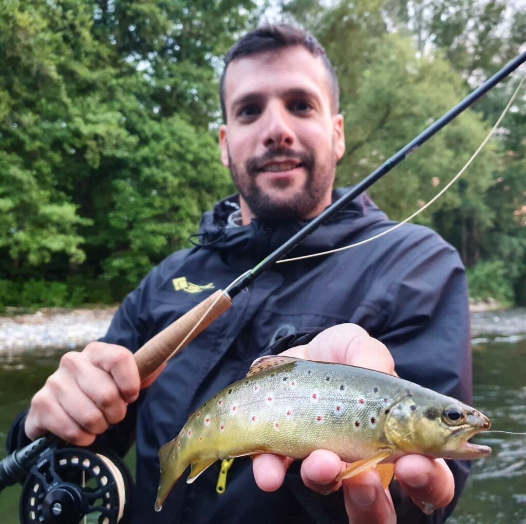 comment pecher la truite en riviere à la mouche