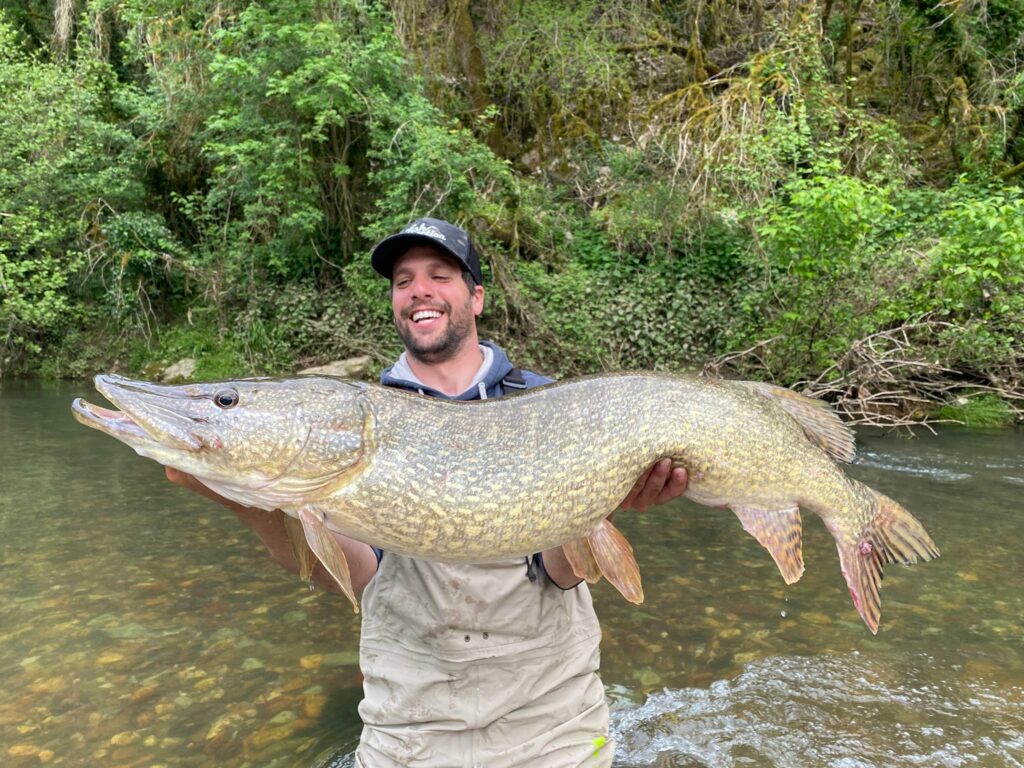 pêche du brochet aux leurres riviere