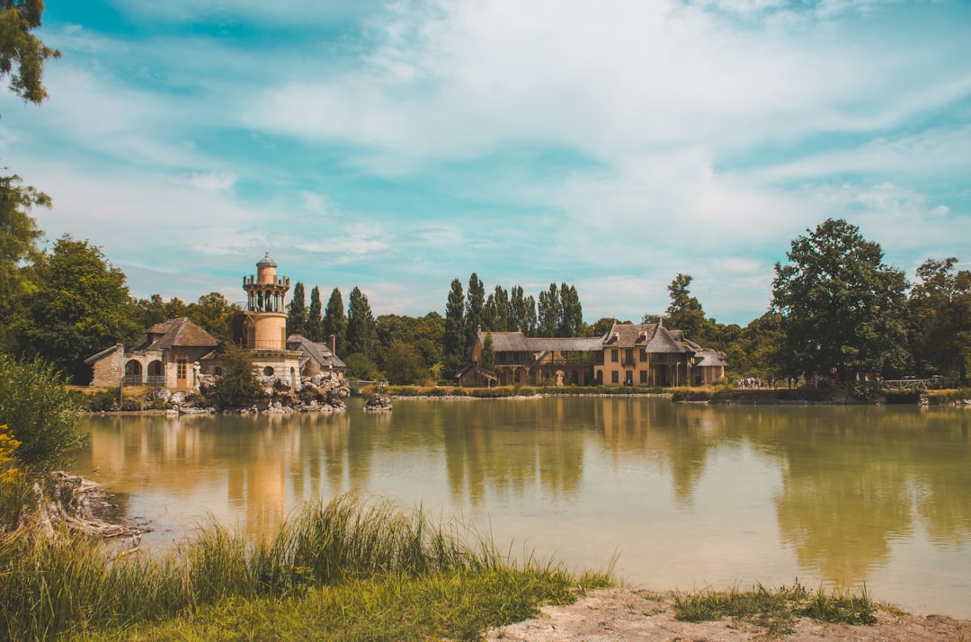 Lac de Chour – Pêche en lac : espèces, spots et conseils activités au lac de chour