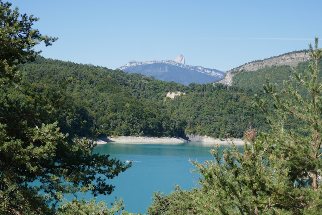 Lac de Monteynard – Tout savoir : pêche, faune aquatique et loisirs activités au lac de monteynard