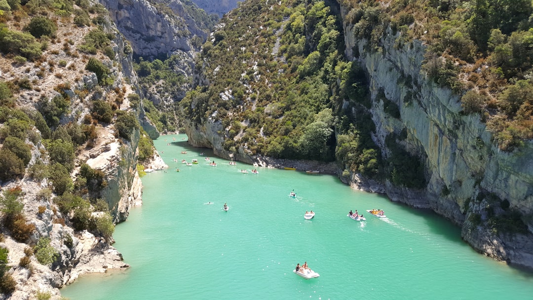 Lac de Sainte Croix – Tout savoir pour pêcher et profiter du lac lac de sainte croix - vue du lac