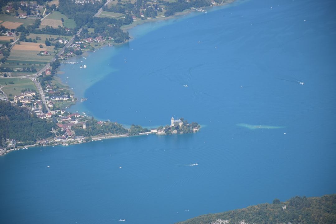 Lac du Crozet – Espèces de poissons, pêche et loisirs nautiques poissons et pêche au lac du crozet