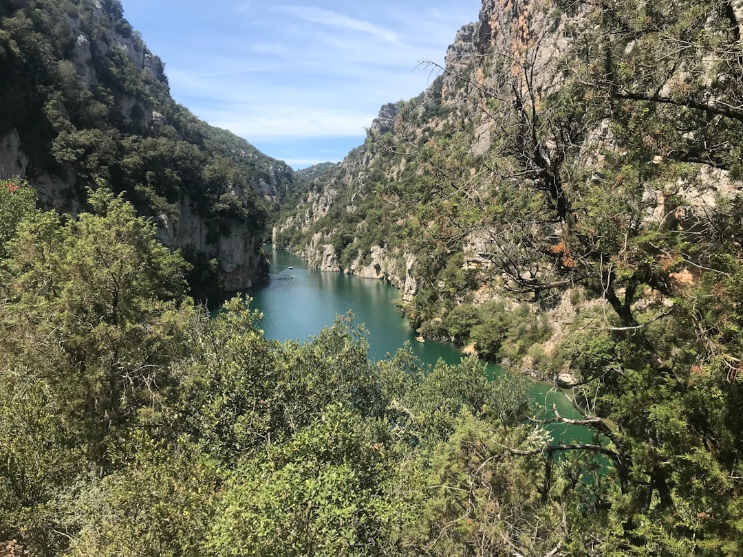 Lac du Verdon – Activités nautiques, pêche et infos pratiques lac du verdon pêche aux leurres