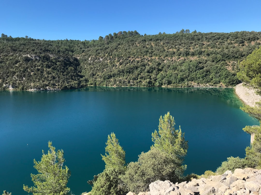 Lac du Verdon – Activités nautiques, pêche et infos pratiques activités au lac du verdon